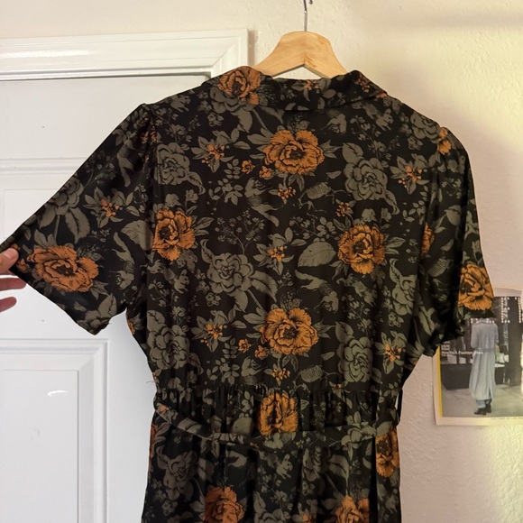 Disturbia black rose floral short sleeve viscose button up belted midi dress - Picture 7 of 9